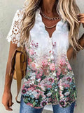 Camisa estampada con cuello en V de mujer. Blusa floral de mujer con botón de manga corta.